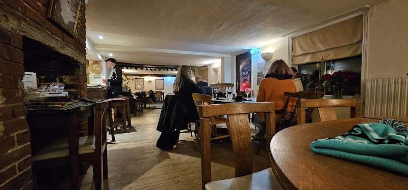 Pub with Food only 5 min walk away